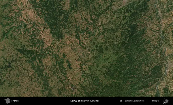 Le Puy-en-Velay. Copernicus Sentinel 'in Temmuz 2023' te çekilmiş uydu görüntüsü üzerine Fransa 'nın idari bölgesi.