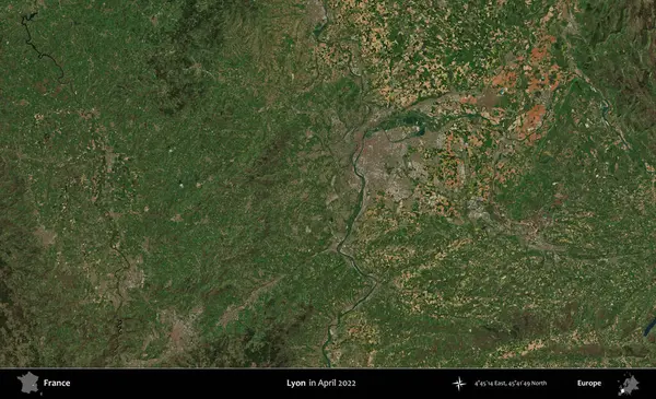Lyon. Copernicus Sentinel 'in Nisan 2022' de çekilmiş uydu görüntüsü üzerine Fransa 'nın idari bölgesi.