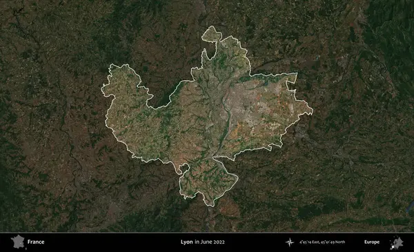 Lyon. Fransa 'nın idari alanı, Haziran 2022' de çekilen Kopernik Sentinel karolarından oluşan koyu renkli bir uydu görüntüsü üzerinde vurgulandı ve özetlendi.