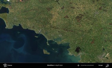 Morbihan. Nisan 2020 'de Copernicus Sentinel karolarından oluşan bir uydu görüntüsü üzerine Fransa' nın idari bölgesi