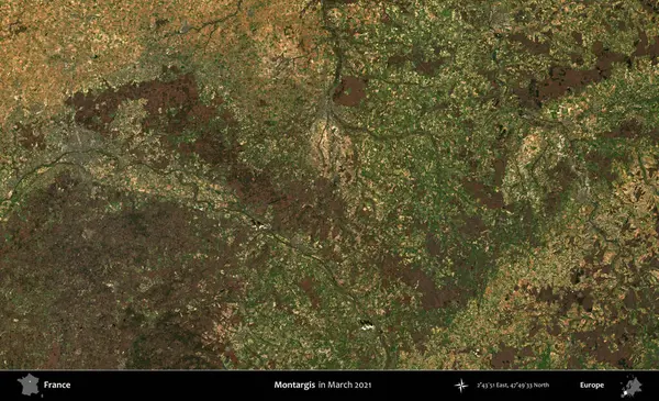 Montargis. Copernicus Sentinel 'in Mart 2021' de çekilmiş uydu görüntüsü üzerine Fransa 'nın idari bölgesi.