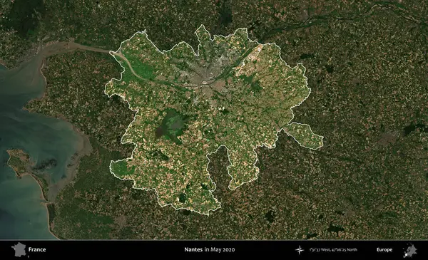 Nantes. Fransa 'nın idari alanı, Mayıs 2020' de çekilen Kopernik Nöbetçi karolarından oluşan koyu renkli bir uydu görüntüsü üzerinde vurgulandı ve özetlendi.