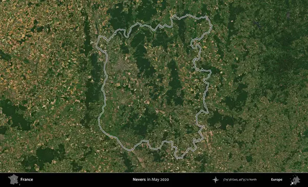 Nevers. Mayıs 2020 'de çekilen Copernicus Sentinel karolarından oluşan bir uydu görüntüsünde Fransa' nın idari bölgesinin ana hatları belirlendi.
