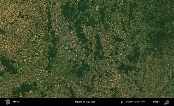Nevers. Mayıs 2020 'de Copernicus Sentinel karolarından oluşan bir uydu görüntüsü üzerine Fransa' nın idari bölgesi