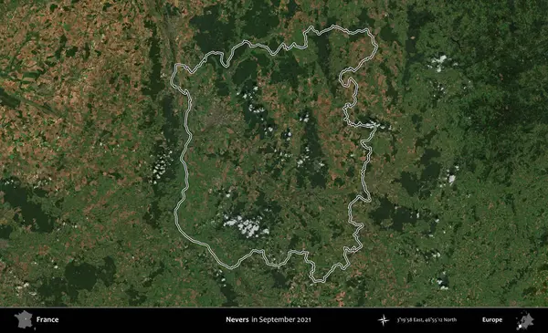 Nevers. Eylül 2021 'de çekilen Copernicus Sentinel karolarından oluşan bir uydu görüntüsünde Fransa' nın idari bölgesinin ana hatlarını çizdim.
