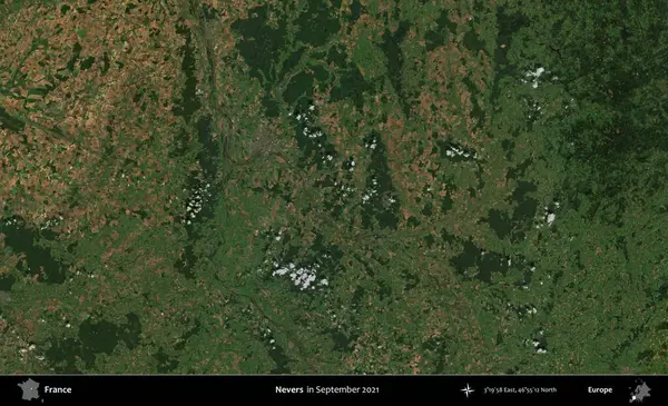 Nevers. Copernicus Sentinel 'in Eylül 2021' de çekilmiş uydu görüntüsü üzerine Fransa 'nın idari bölgesi.
