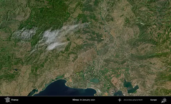 Nimes. Copernicus Sentinel 'in Ocak 2021' de çekilmiş uydu görüntüsü üzerine Fransa 'nın idari bölgesi.