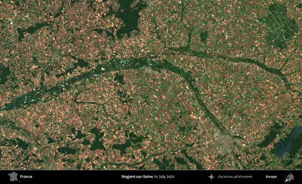 Nogent-sur-Seine. Copernicus Sentinel 'in Temmuz 2021' de çekilmiş uydu görüntüsü üzerine Fransa 'nın idari bölgesi
