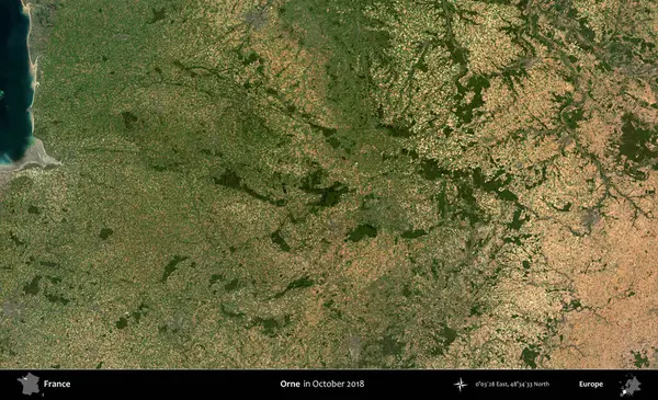 Orne. Copernicus Sentinel 'in Ekim 2018' de çekilmiş uydu görüntüsü üzerine Fransa 'nın idari bölgesi.