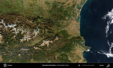 Pirenes-Orientales. Copernicus Sentinel 'in Kasım 2020' de çekilmiş uydu görüntüsü üzerine Fransa 'nın idari bölgesi.