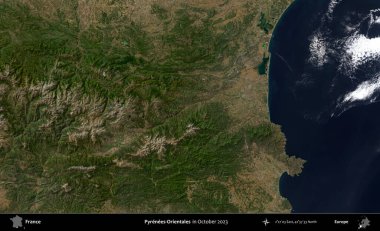 Pirenes-Orientales. Copernicus Sentinel 'in Ekim 2023' te çekilmiş uydu görüntüsü üzerine Fransa 'nın idari bölgesi.