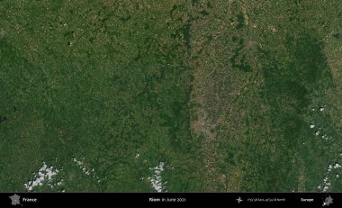 Riom. Copernicus Sentinel 'in Haziran 2021' de çekilmiş uydu görüntüsü üzerine Fransa 'nın idari bölgesi.
