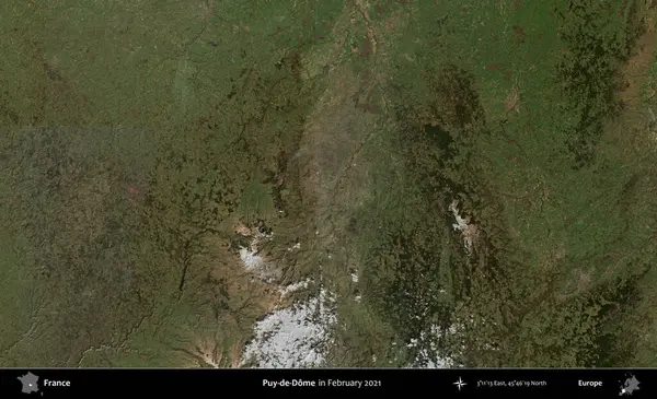 Puy-de-Dome. Copernicus Sentinel 'in Şubat 2021' de çekilmiş uydu görüntüsü üzerine Fransa 'nın idari bölgesi.