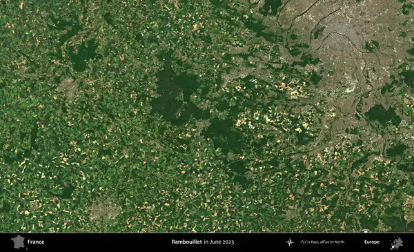Rambouillet. Copernicus Sentinel 'in Haziran 2023' te çekilmiş uydu görüntüsü üzerine Fransa 'nın idari bölgesi.