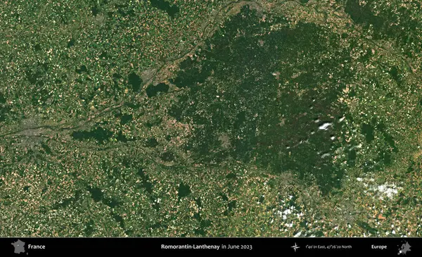 Romorantin-Lanthenay. Copernicus Sentinel 'in Haziran 2023' te çekilmiş uydu görüntüsü üzerine Fransa 'nın idari bölgesi.