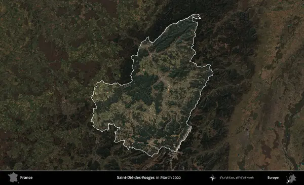 Saint-Die-des-Vosges. Fransa 'nın idari alanı, Mart 2022' de çekilen Kopernik Sentinel karolarından oluşan koyu renkli bir uydu görüntüsü üzerinde vurgulandı ve özetlendi.