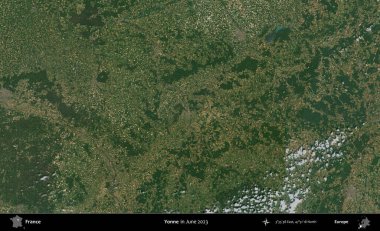 Yonne. Copernicus Sentinel 'in Haziran 2023' te çekilmiş uydu görüntüsü üzerine Fransa 'nın idari bölgesi.
