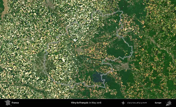 Vitry-le-Francois. Mayıs 2018 'de çekilen Copernicus Sentinel karolarından oluşan bir uydu görüntüsünde Fransa' nın idari bölgesinin ana hatlarını çizdim.