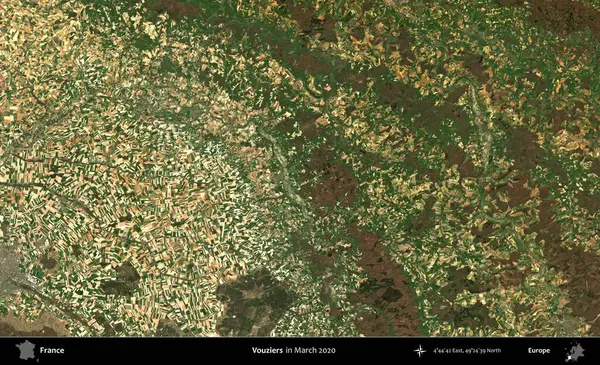 Vouziers. Copernicus Sentinel 'in Mart 2020' de çekilmiş uydu görüntüsü üzerine Fransa 'nın idari bölgesi.