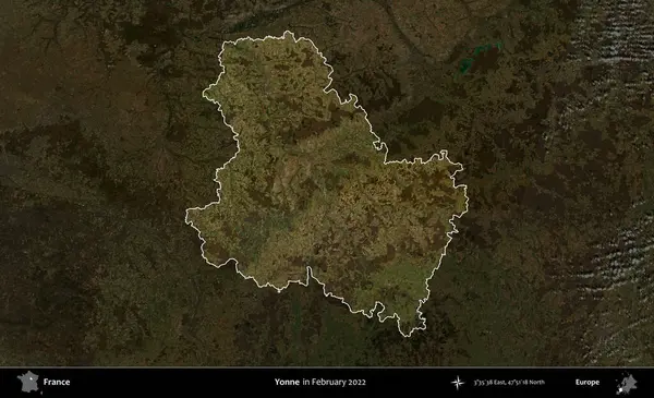 Yonne. Fransa 'nın idari alanı, Şubat 2022' de çekilen Kopernik Sentinel karolarından oluşan koyu renkli bir uydu görüntüsü üzerinde vurgulandı ve özetlendi.