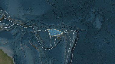 Eckert III projeksiyonundaki topografik haritada Balmoral Resifi plaka alanına komşu bölgelerin tektonik plakalar sınırları