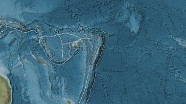 Tonga tektonik plakasının Eckert III projeksiyonunda soluk renkli bir yükseklik haritasında çizilmiş bir çizgi.