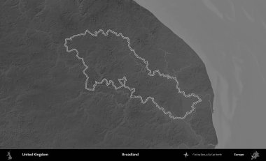 Geniş arazi. Birleşik Krallık 'ın gri ölçekli yükseklik haritasında özetlenmiş idari alanı