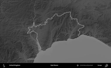 Doğu Devon. Birleşik Krallık 'ın gri ölçekli yükseklik haritasında özetlenmiş idari alanı
