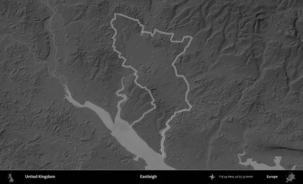 Eastleigh 'de. Birleşik Krallık 'ın gri ölçekli yükseklik haritasında özetlenmiş idari alanı