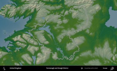 Fermanagh ve Omagh Bölgesi. Renkli bir yükseklik haritasında Birleşik Krallık 'ın özetlenmiş yönetim alanı