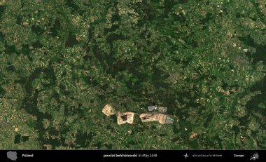 powiat belchatowski. Copernicus Sentinel 'in Mayıs 2018' de çekilmiş uydu görüntüsü üzerine Polonya 'nın idari bölgesi.