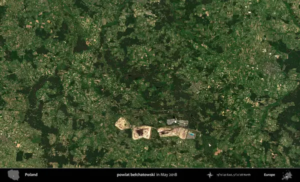 powiat belchatowski. Copernicus Sentinel 'in Mayıs 2018' de çekilmiş uydu görüntüsü üzerine Polonya 'nın idari bölgesi.