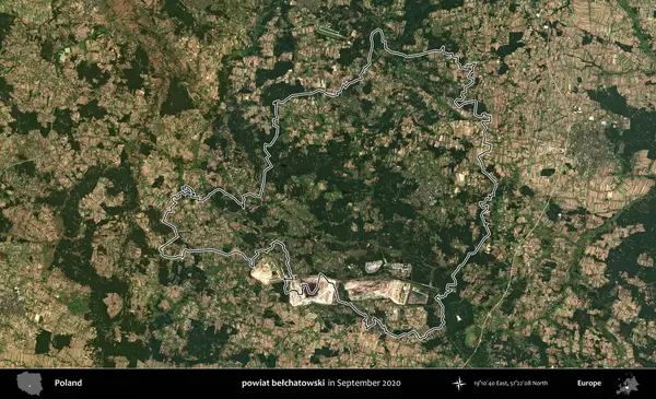 powiat belchatowski. Eylül 2020 'de çekilen Kopernik Nöbetçi karolarından oluşan bir uydu görüntüsü üzerine Polonya' nın idari bölgesinin ana hatlarını çizdim.