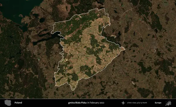 gmina Biala Piska. Polonya 'nın idari alanı, Şubat 2022' de çekilen Kopernik Nöbetçi karolarından oluşan koyu renkli bir uydu görüntüsü üzerine vurgulandı ve özetlendi.