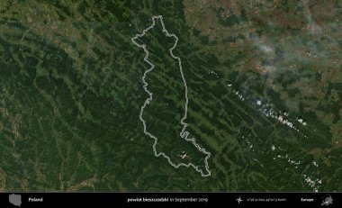 powiat bieszczadzki. Eylül 2019 'da çekilen Kopernik Nöbetçi karolarından oluşan bir uydu görüntüsü üzerine Polonya' nın idari bölgesinin ana hatlarını çizdim.