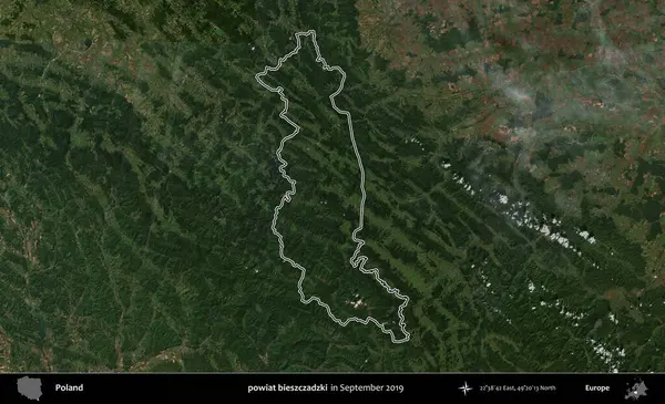 powiat bieszczadzki. Eylül 2019 'da çekilen Kopernik Nöbetçi karolarından oluşan bir uydu görüntüsü üzerine Polonya' nın idari bölgesinin ana hatlarını çizdim.