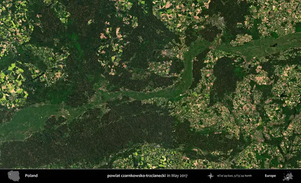 powiat czarnkowsko-trzcianecki. Copernicus Sentinel 'in Mayıs 2017' de çekilmiş uydu görüntüsü üzerine Polonya 'nın idari bölgesi.