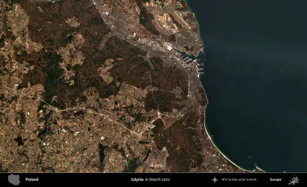Gdynia. Copernicus Sentinel 'in Mart 2022' de çekilmiş uydu görüntüsü üzerine Polonya 'nın idari bölgesi.