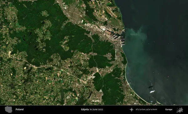 Gdynia. Copernicus Sentinel 'in Haziran 2022' de çekilmiş uydu görüntüsü üzerine Polonya 'nın idari bölgesi.