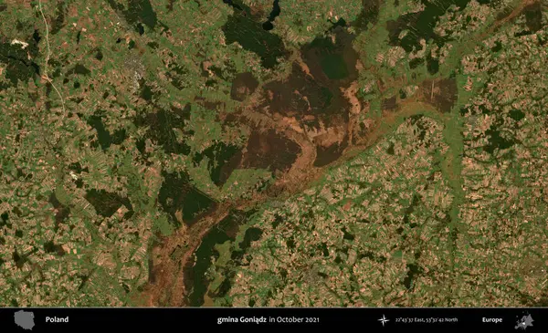 gmina Goniadz. Polonya 'nın idari bölgesi, Ekim 2021' de çekilen Kopernik Sentinel karolarından oluşan bir uydu görüntüsü üzerine kurulmuştur.
