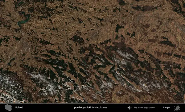 powiat gorlicki. Copernicus Sentinel 'in Mart 2022' de çekilmiş uydu görüntüsü üzerine Polonya 'nın idari bölgesi.