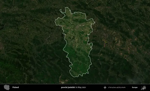Powiat Jaselski. Polonya 'nın idari alanı, Mayıs 2021' de çekilen Kopernik Nöbetçi karolarından oluşan koyu renkli bir uydu görüntüsüyle vurgulandı ve özetlendi