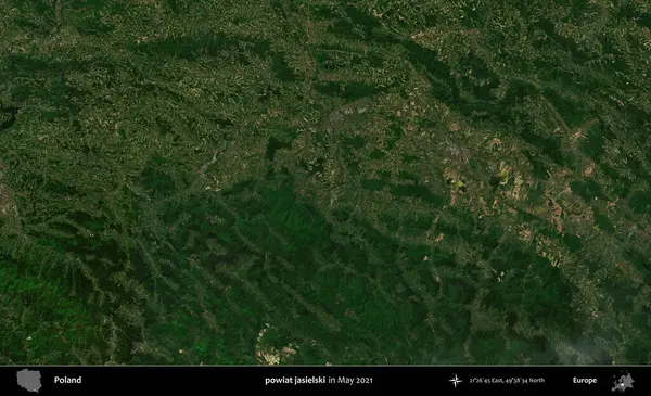 Powiat Jaselski. Copernicus Sentinel 'in Mayıs 2021' de çekilmiş uydu görüntüsü üzerine Polonya 'nın idari bölgesi.