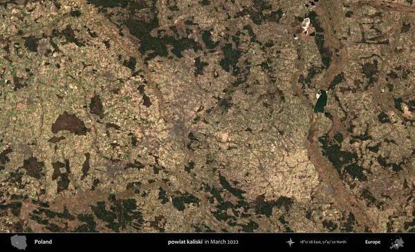 powiat kaliski. Copernicus Sentinel 'in Mart 2022' de çekilmiş uydu görüntüsü üzerine Polonya 'nın idari bölgesi.