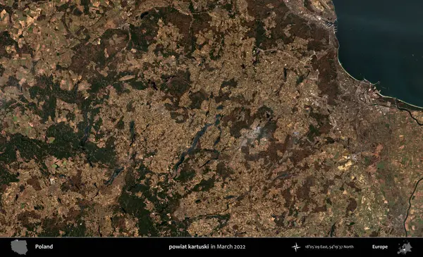 Powiat Karuski. Copernicus Sentinel 'in Mart 2022' de çekilmiş uydu görüntüsü üzerine Polonya 'nın idari bölgesi.