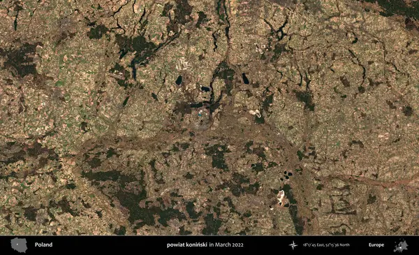 powiat koninski. Copernicus Sentinel 'in Mart 2022' de çekilmiş uydu görüntüsü üzerine Polonya 'nın idari bölgesi.
