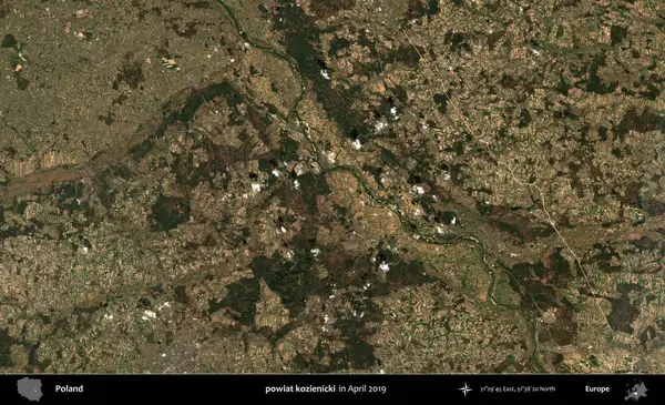 powiat kozienicki. Nisan 2019 'da çekilen Kopernik Sentinel karolarından oluşan bir uydu görüntüsü üzerine Polonya' nın idari bölgesi