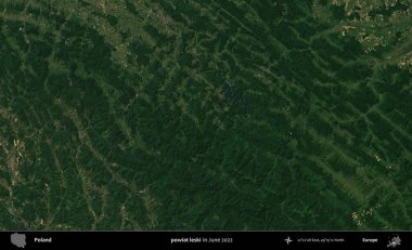 powiat leski. Copernicus Sentinel 'in Haziran 2022' de çekilmiş uydu görüntüsü üzerine Polonya 'nın idari bölgesi.