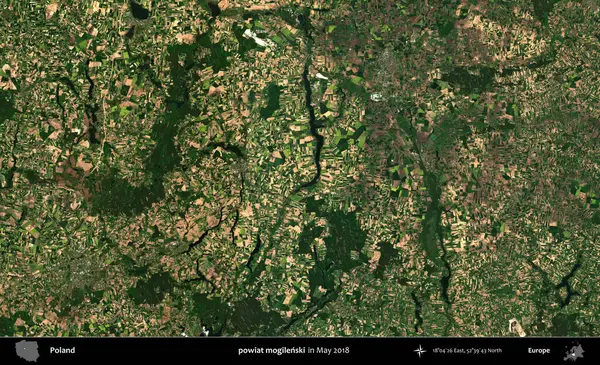 powiat mogilenski. Copernicus Sentinel 'in Mayıs 2018' de çekilmiş uydu görüntüsü üzerine Polonya 'nın idari bölgesi.