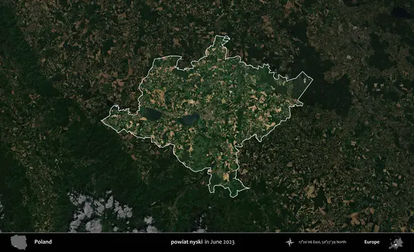 Powiat Niki. Polonya 'nın idari alanı, Haziran 2023' te çekilen Kopernik Nöbetçi karolarından oluşan koyu renkli bir uydu görüntüsü üzerine vurgulandı ve özetlendi.